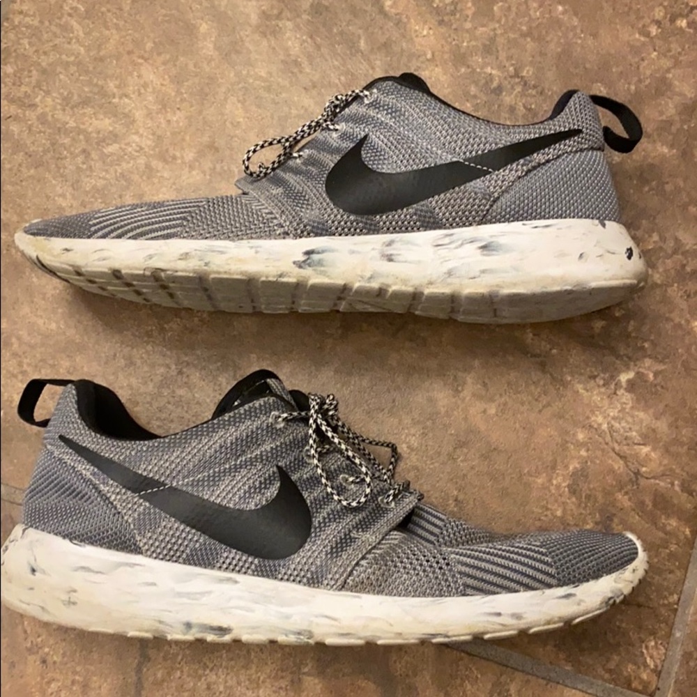 Nike - Picture 2 of 6